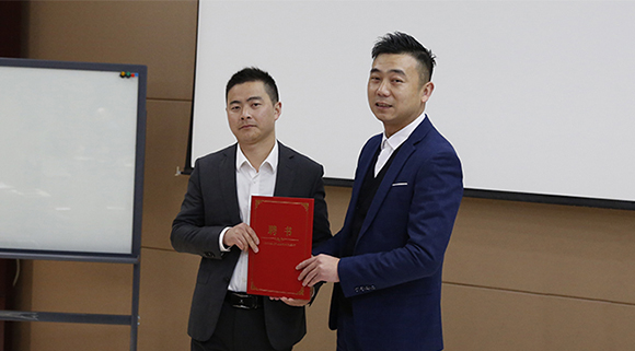 頭條！總經(jīng)理親自頒發(fā)聘書，科恩電器商學(xué)院迎來(lái)新校長(zhǎng)！